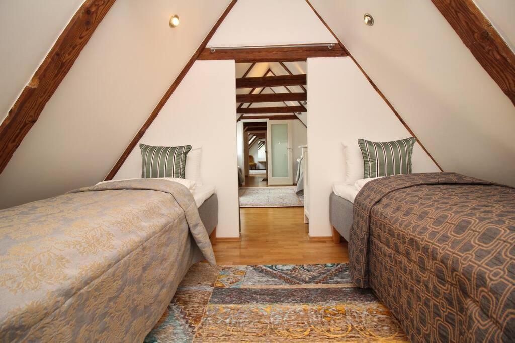 2 Bedroom & 2 Bathroom Luxury With Balcony In Old Town Apartment Tallinn