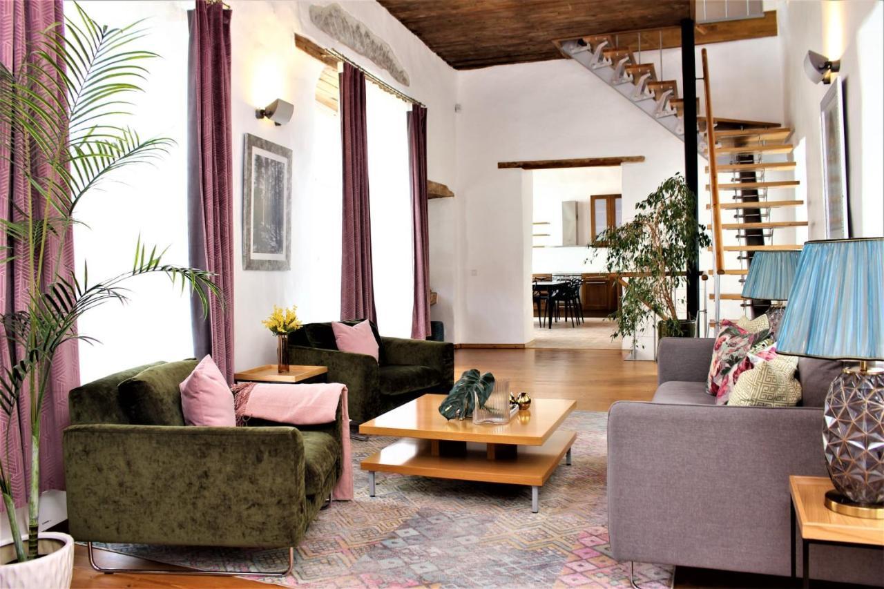 2 Bedroom & 2 Bathroom Luxury With Balcony In Old Town